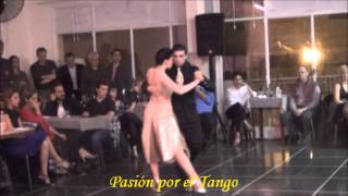 JIMENA HOEFFNER y FERNANDO CARRASCO bailando el tango EL RECODO en FLOREAL MILONGA