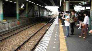 preview picture of video 'Kintetsu 6400-series EMU arriving @ Kawachi-Matsubara Station'