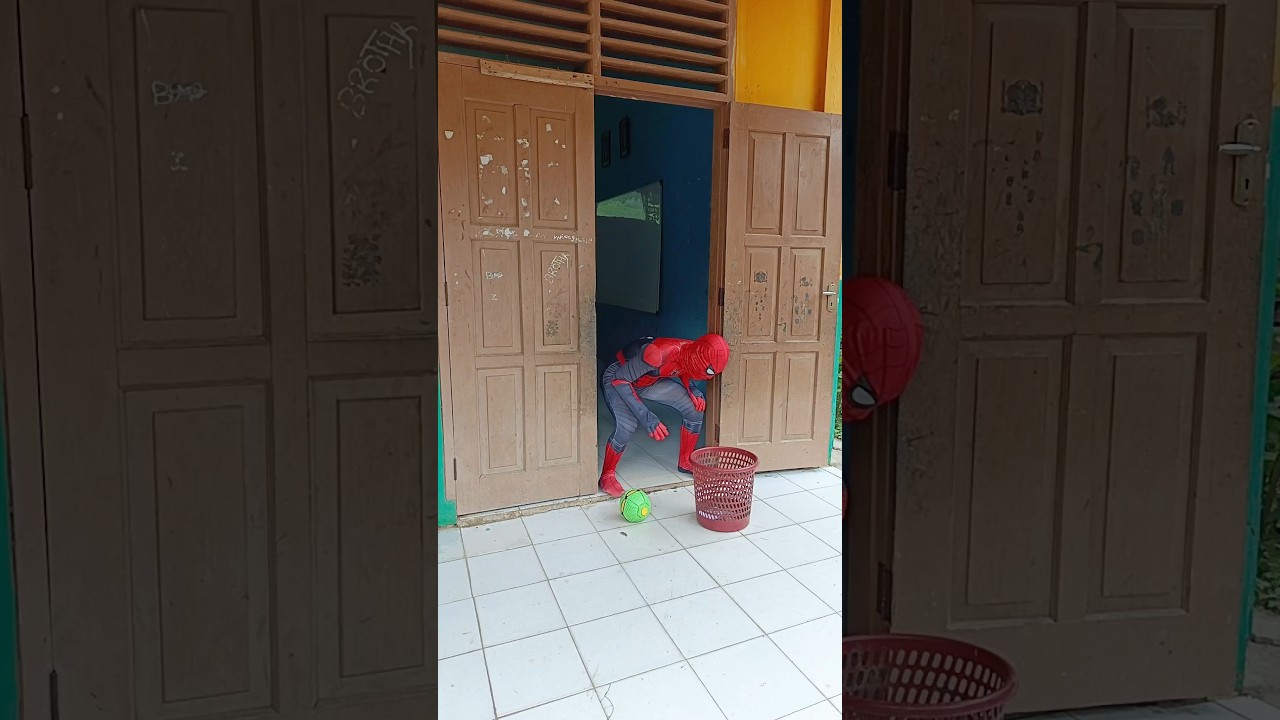 Kitty vs Sapi: Epic Battle of Furry Fury