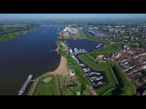 Slot Loevestein, Gorinchem  en Woudrichem gefilmd met drone