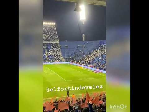 "EMOCIONANTE RECOPILACIÓN. [Recibimiento Vélez] - Hinchada Velez. Vélez 1 River 0" Barra: La Pandilla de Liniers • Club: Vélez Sarsfield
