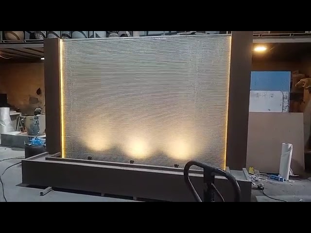 شلال جداري مع اطار جانبي