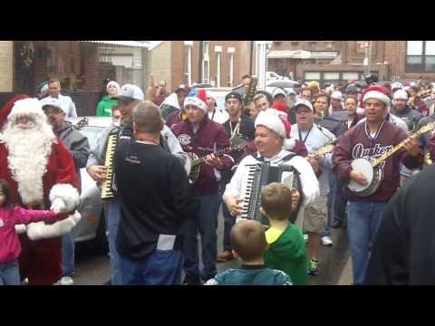 QCTV - 2013 SANTA PARADE - JINGLE BELLS