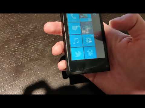 Nokia N9 (2011 г.в.). Единственный представитель операционной системы MeeGo OS.