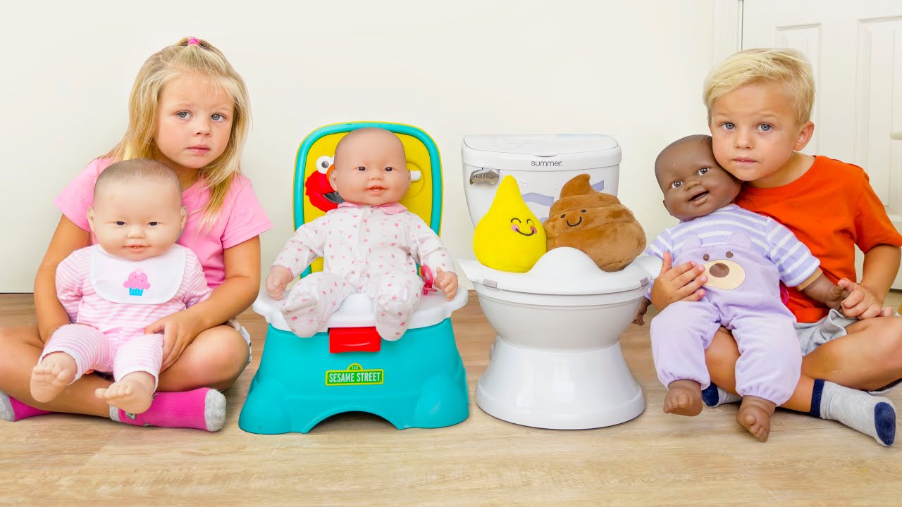 Potty Training Fun with Naomi, David, and Their Dolls!