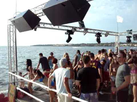 DJ Dekky @ SUNce BEAT 2 - Beach Stage, playin Blaze & Barbara Tucker - Precious Love.mpg