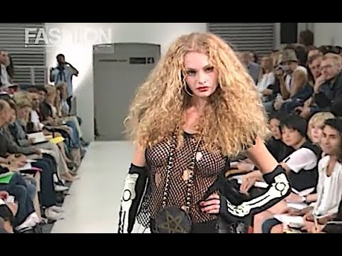 MRS. JONES Spring 2003 London - Fashion Channel