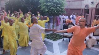 ISKCON-Delhi Devotees Dancing on Hare Krishna Maha