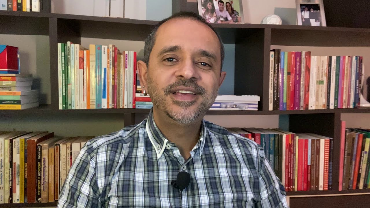 Qual a base central da Gramática Gerativa de Chomsky?