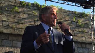 Tony Bennett - I Wanna Be Around - 8/10/2002 - Newport Jazz Festival (Official)