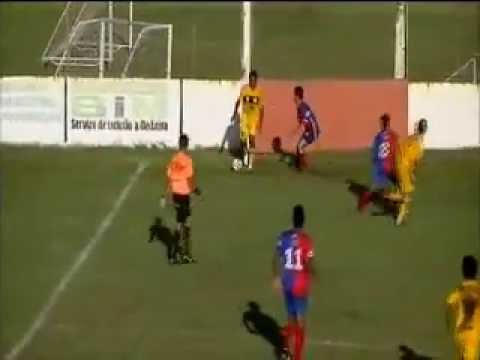 Melhores momentos do atacante Adelanio.