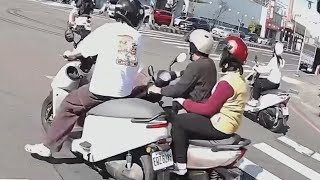 【車禍影片】左轉怎不先靠左？（2025.12.14 台南市永康區永大路二段與南灣街口