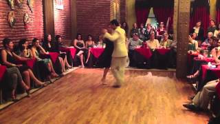 Paola Sanz y Facundo de la Cruz en La Piccola Milonga