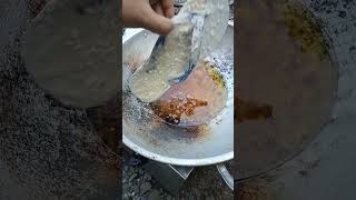 Download lagu nyobain kripik sendal jepit rasanya bikin geleng geleng #viral #trendingshorts #trending #viralshort mp3