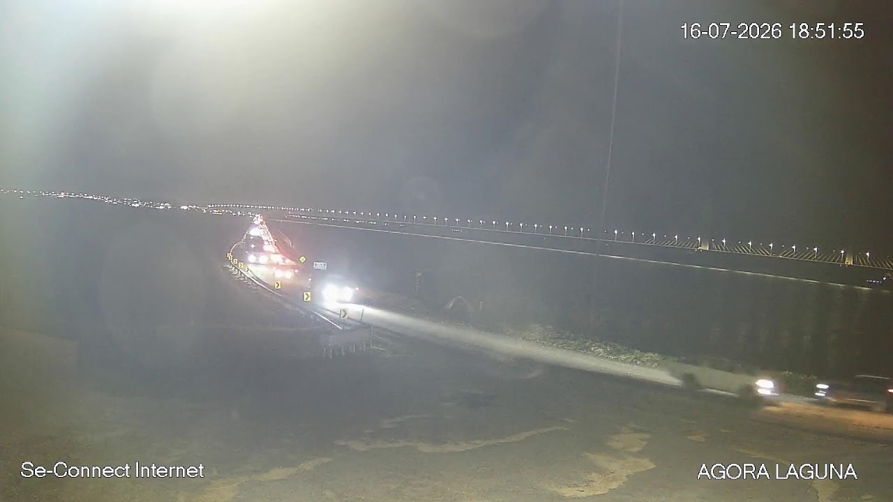 Live webcam view of Cabeçudas Bridge Traffic Cam