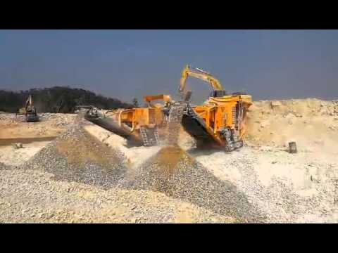 Striker track jaw crushers working side by side