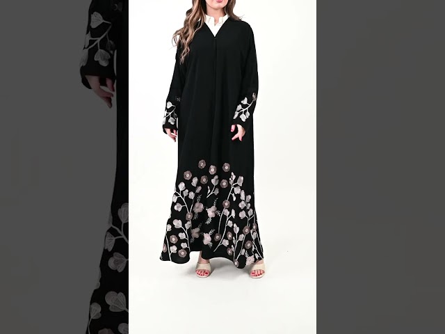 عباية ملكي بتطريز ملون