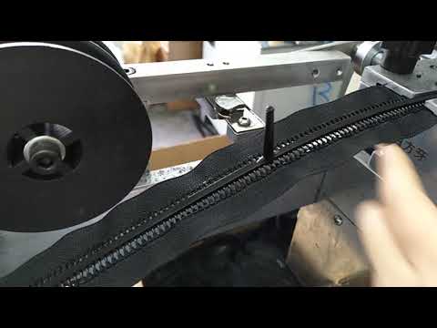 Training how to make plastic Zipper Notice when change...