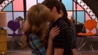 Freddie and Sam (Jennette Mccurdy and Nathan Kress)