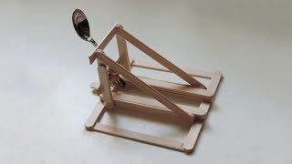 How To Make A Spoon Catapult Out Of Popsicle Sticks. (HD)