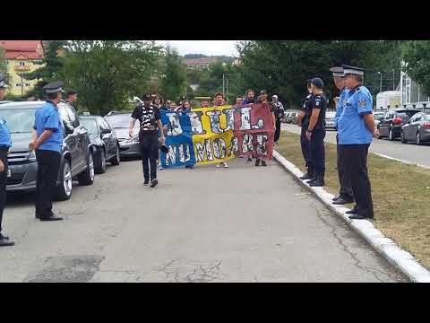 Centenar Jiul Petroșani - suporteri în drum spre stadion (5)