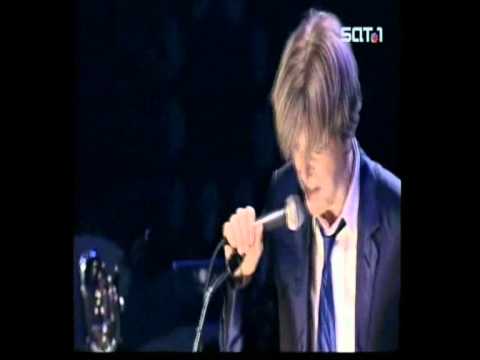David Bowie & Gail Ann Dorsey - Absolute Beginners