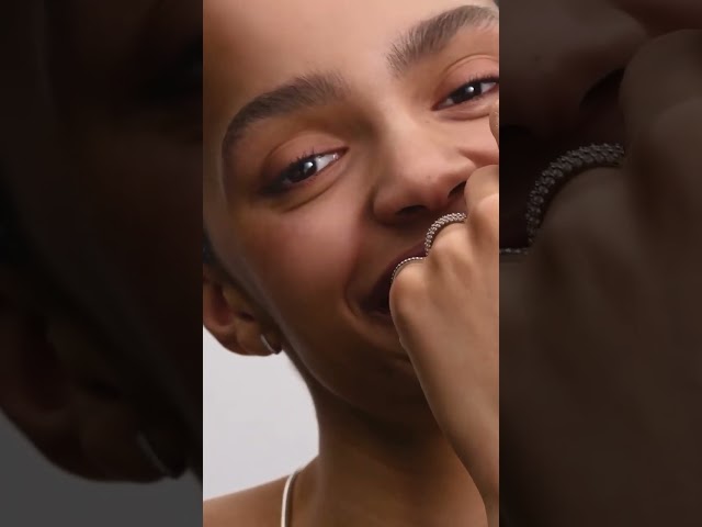 Vídeo relacionado con Telooco Collar Gótico Punk con Colgante de Luna y Cristal Negro para Mujer - Collar Retro Gótico de Luna de Cristal - Joyería de Disfraz para Halloween y Navidad