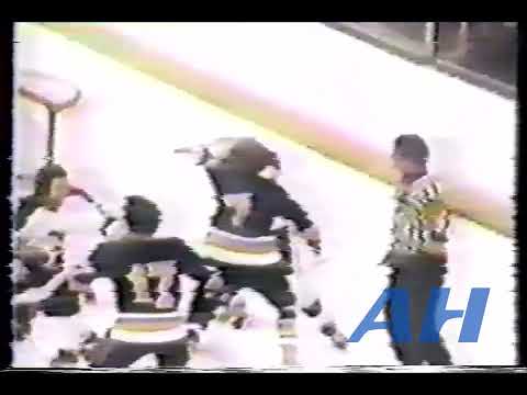 NHL Apr. 5, 1972 Minnesota North Stars v St. Louis Blues (melee) (HL) Barry Gibbs v Garry Unger