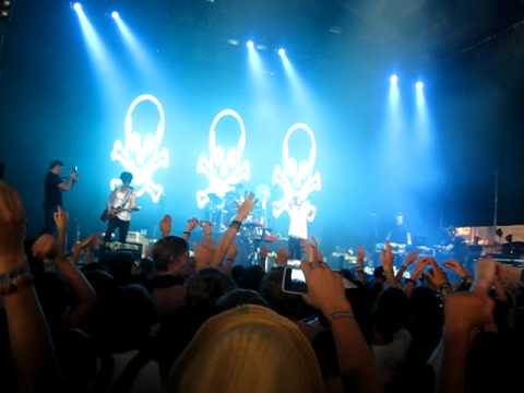 Modestep - Slow Hand Live @ Pukkelpop 2011