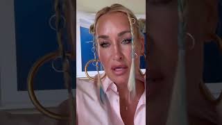 Die Alte, ehrlich? Ich find die richtig schlimm. Die Mukke ist doch kacke! #diealte