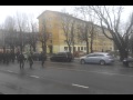 На параде в Нарве, парень троллит натовских военных )) 