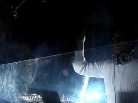 Strack playing Cirez D Vs. Armin van Buuren - On Off Love @ RYU (31-07-10) CLOSING SET