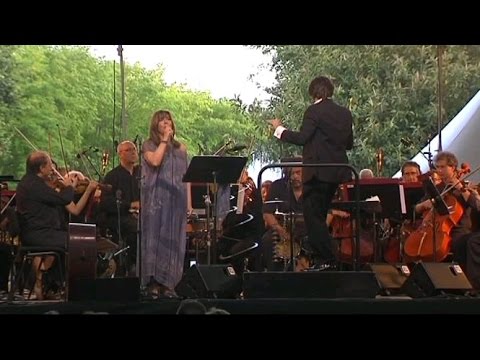 Concert de l'Orquestra Simfònica de les Illes amb Maria del Mar Bonet al passeig del Born de Palma