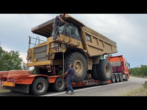 Loading And Transporting Two Caterpillar 775E & 773B Dumpers - Sotiriadis/Labrianidis - 4k