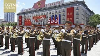 Kim Jong Un celebra una ceremonia de bienvenida para Xi Jinping en la Plaza Kim Il Sung