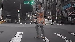 大媽時間也不多了，還跟你管啥紅綠燈