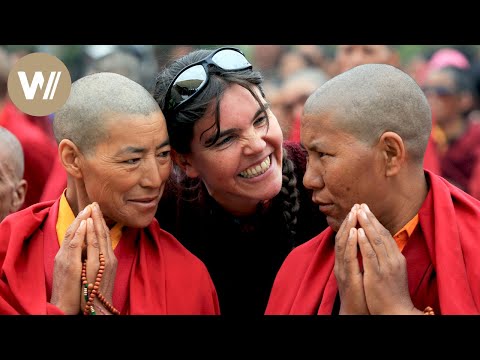 Buddhist nuns travel for the first time - A touching journey through India