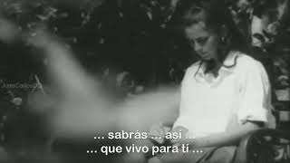Kadr z teledysku Mónica tekst piosenki Los Ángeles