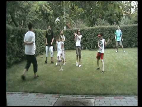 A Budakalász SC sakkozói Balatonlellén, pihenés közben