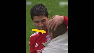 How did Suárez not bite him lol 😆