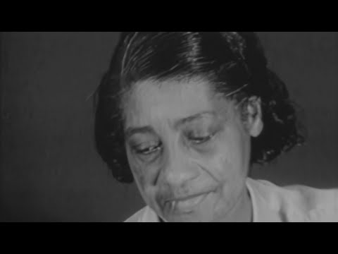 Elizabeth Cotten - Freight Train (Live Performance)