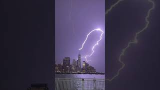 Lightning strikes the One World Trade Center 😱