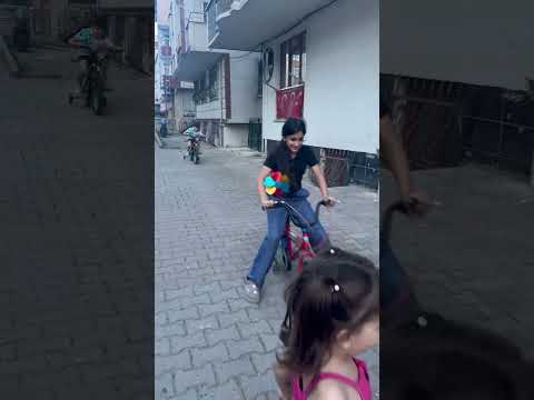 رودنيا اخدت البسكليت وصلت لآخر الشارع وفوزي ماكمل هههههه.