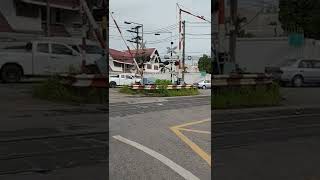 Download lagu Railway Crossing at Trang mp3