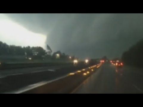 Dramatic amateur video of deadly US tornadoes