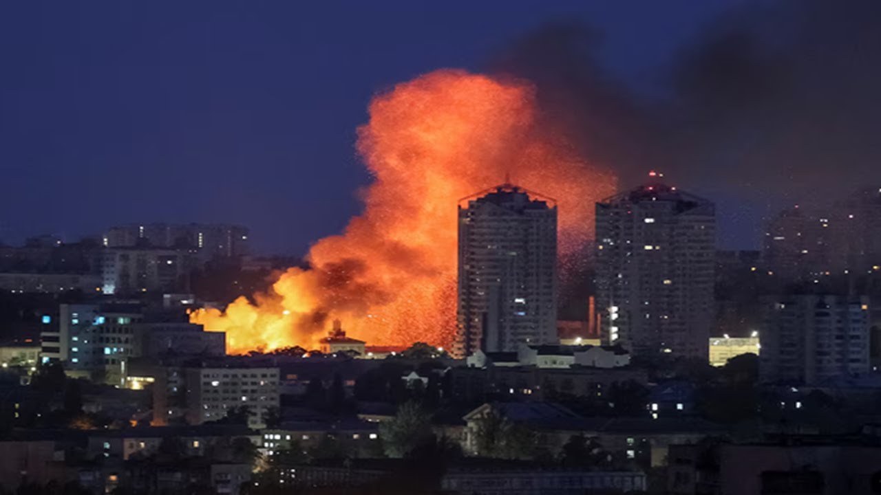 24 HOURS BEFORE TRUMP AND PUTIN - EXPLOSIONS AND SMOKE ACROSS RUSSIA IN SUDDEN WAVE OF DRONE ATTACKS