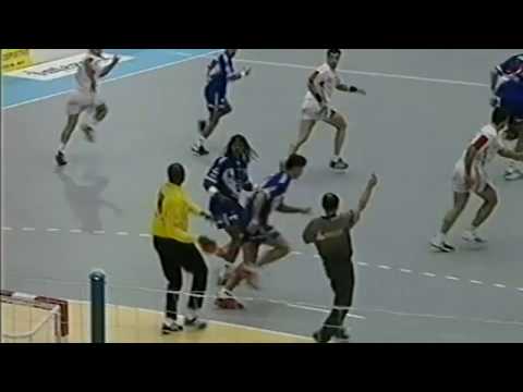 Fue una pena que le anularan este gol a Vladimir Rivero. Supercopa 02/03. Ademar-San Antonio. León