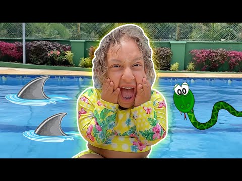 Maria Clara has fun in the pool with daddy – MC Divertida