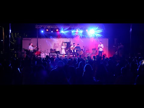 Κωνσταντίνα Τούνη - Μαραίνομαι στης Νάουσας το κάστρο ft. Tryfon Anastasiou | Live at Anchialos Fest