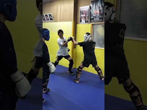 夜叉坊打撃クラス‼️ジャブから追い込んでの攻撃、ジャブのカウンターのローキック等を教えて頂きました😊